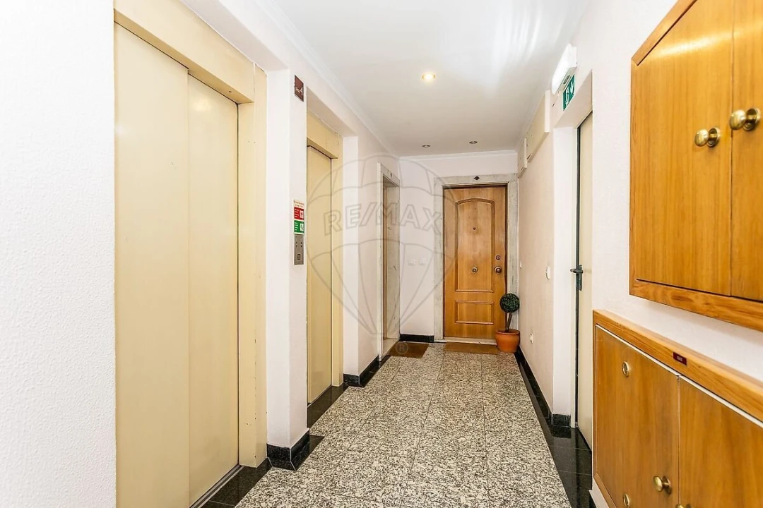 Apartamento T1 para Venda em Carnide Foto 20
