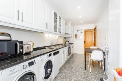 Apartamento T1 para Venda em Carnide