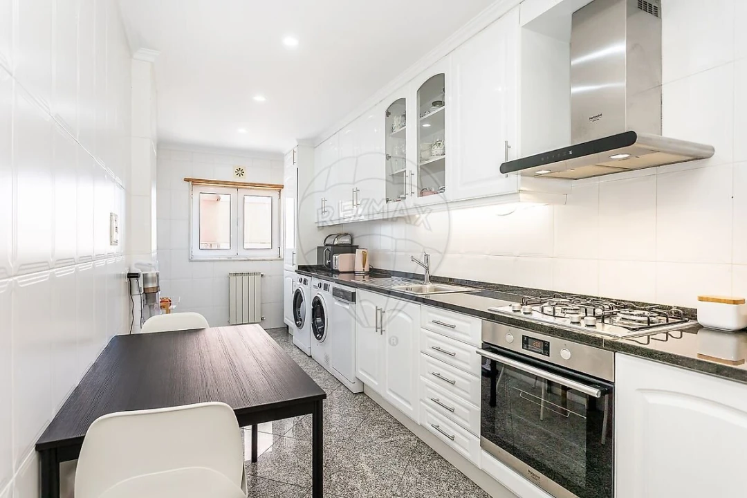 Apartamento T1 para Venda em Carnide Foto 9