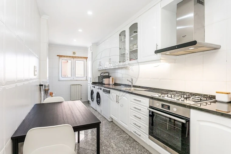 Apartamento T1 para Venda em Carnide Foto 9