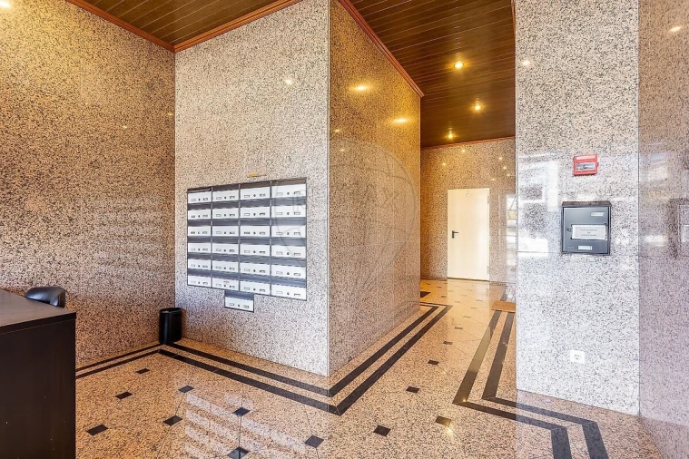 Apartamento T1 para Venda em Carnide Foto 24