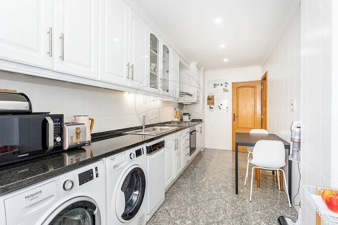 Apartamento T1 para Venda em Carnide Foto 10