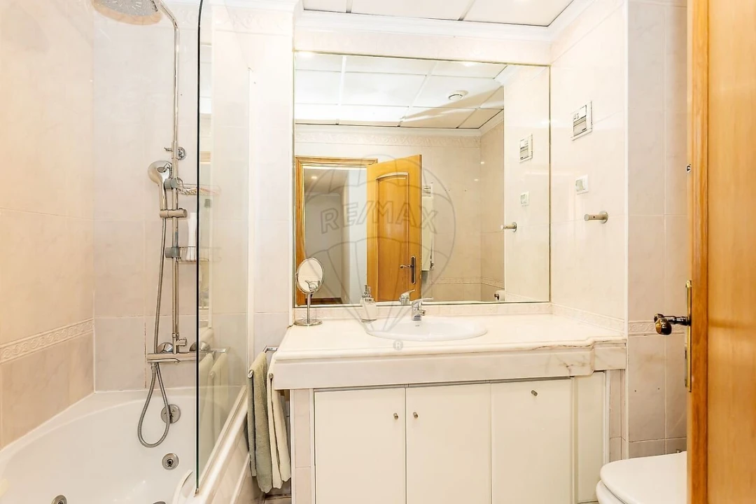 Apartamento T1 para Venda em Carnide Foto 14