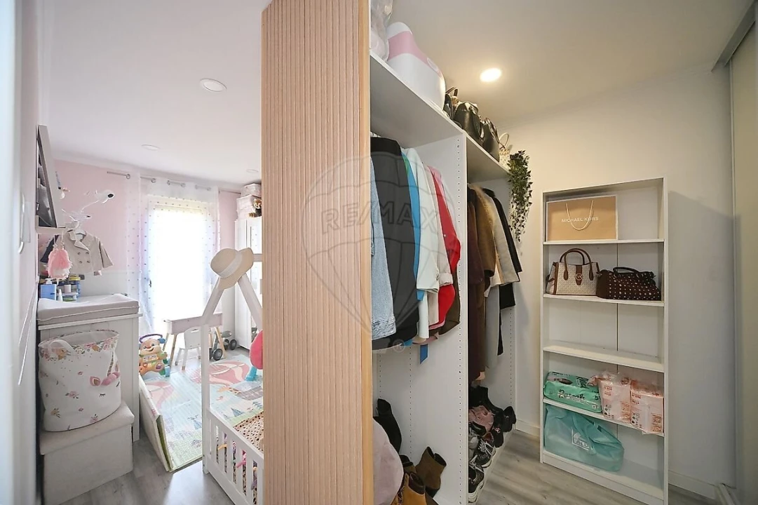 Apartamento T2 para Venda em Santo António dos Cavaleiros e Frielas Foto 25