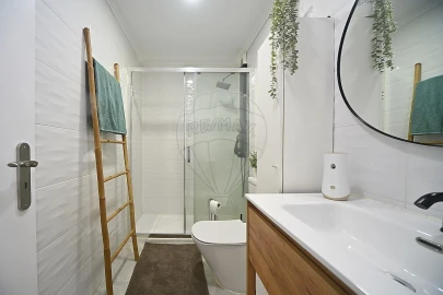 Apartamento T2 para Venda em Santo António dos Cavaleiros e Frielas