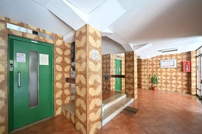 Apartamento T2 para Venda em Santo António dos Cavaleiros e Frielas