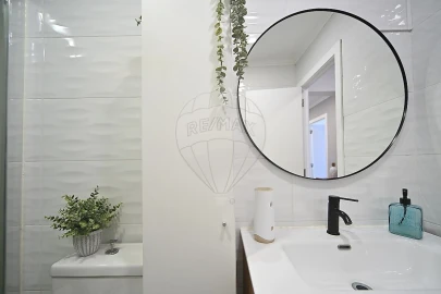 Apartamento T2 para Venda em Santo António dos Cavaleiros e Frielas