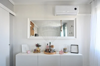 Apartamento T2 para Venda em Santo António dos Cavaleiros e Frielas