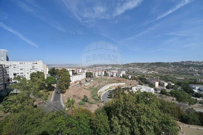 Apartamento T2 para Venda em Santo António dos Cavaleiros e Frielas