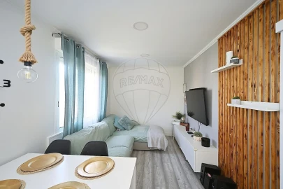 Apartamento T2 para Venda em Santo António dos Cavaleiros e Frielas