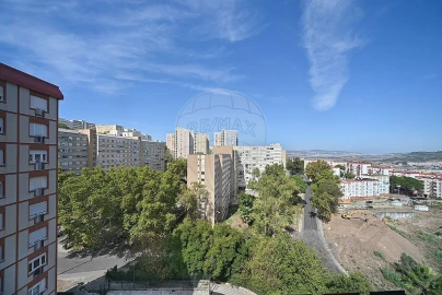 Apartamento T2 para Venda em Santo António dos Cavaleiros e Frielas