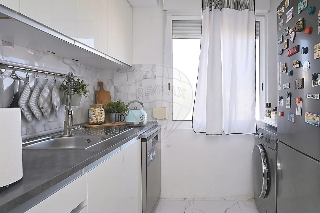 Apartamento T2 para Venda em Santo António dos Cavaleiros e Frielas Foto 19