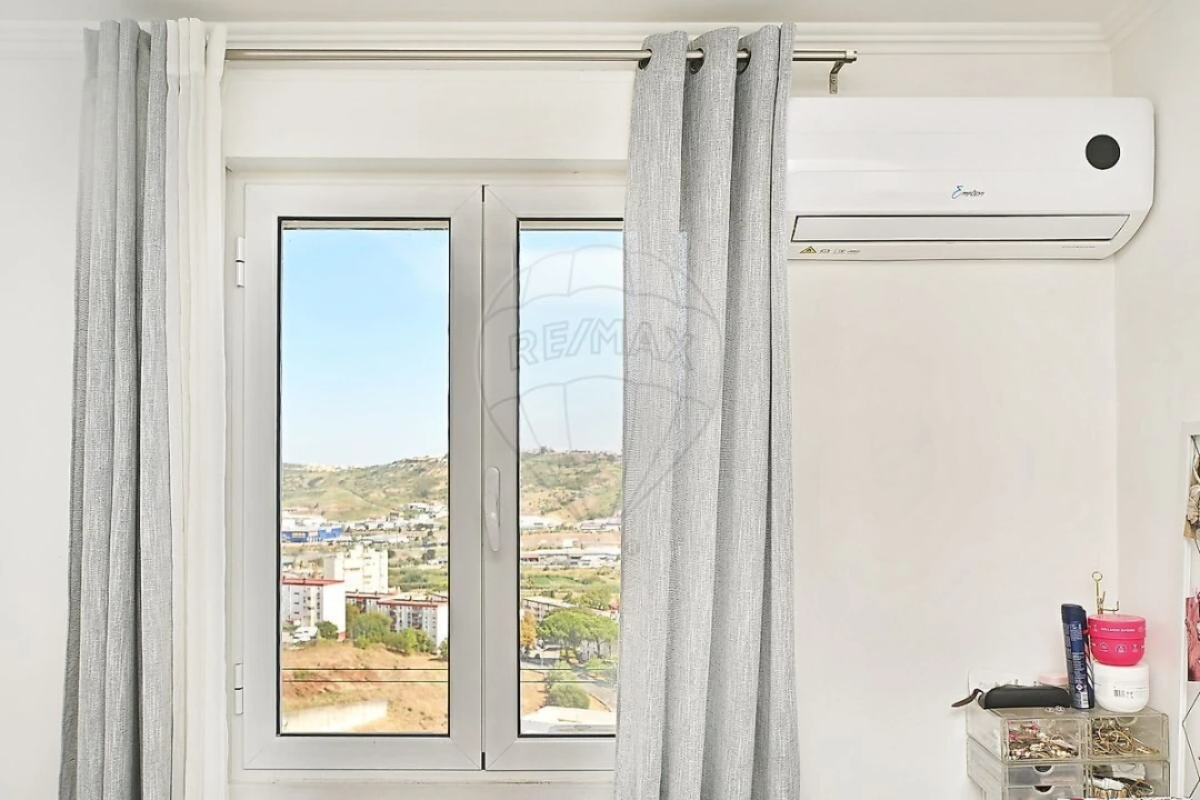 Apartamento T2 para Venda em Santo António dos Cavaleiros e Frielas Foto 7