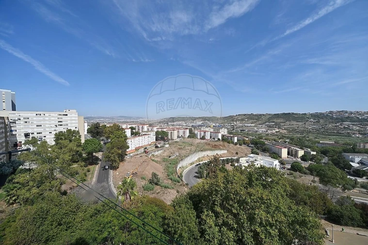 Apartamento T2 para Venda em Santo António dos Cavaleiros e Frielas Foto 9