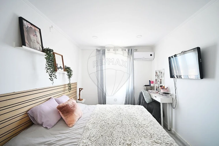 Apartamento T2 para Venda em Santo António dos Cavaleiros e Frielas Foto 3