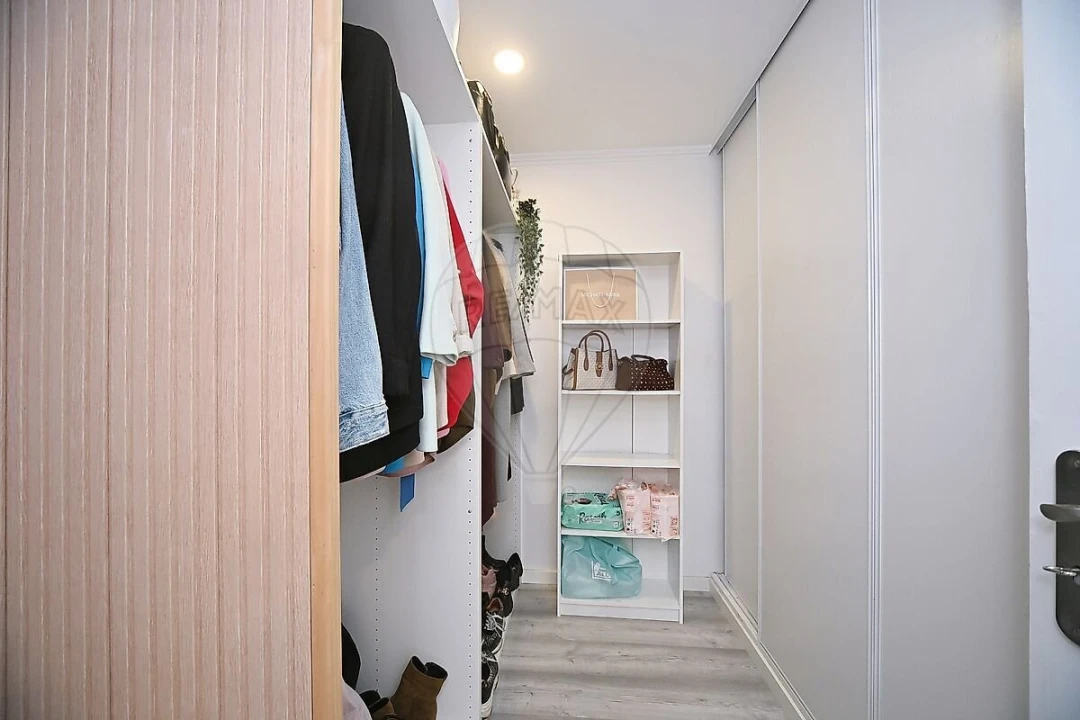 Apartamento T2 para Venda em Santo António dos Cavaleiros e Frielas Foto 24
