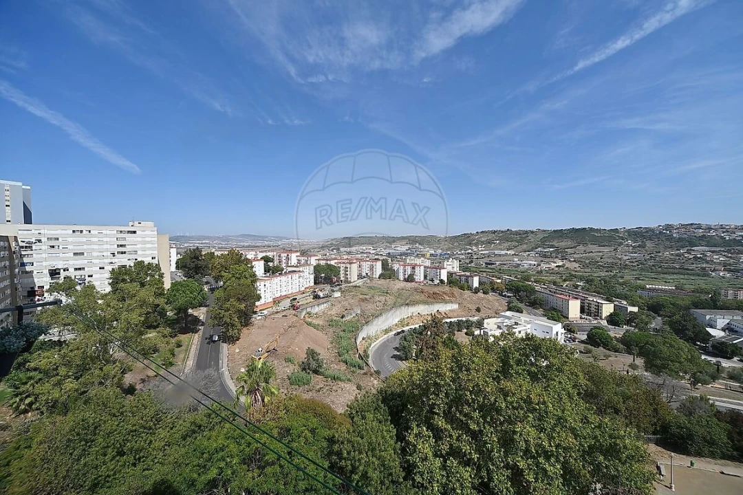 Apartamento T2 para Venda em Santo António dos Cavaleiros e Frielas Foto 9