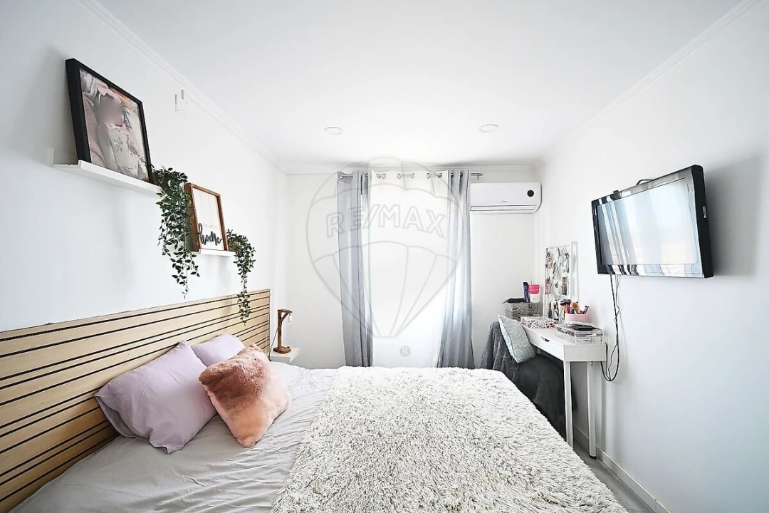 Apartamento T2 para Venda em Santo António dos Cavaleiros e Frielas Foto 3