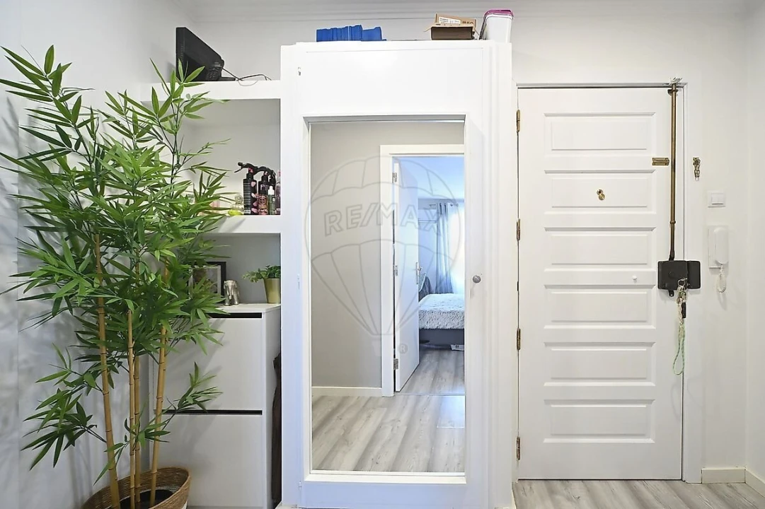 Apartamento T2 para Venda em Santo António dos Cavaleiros e Frielas Foto 2