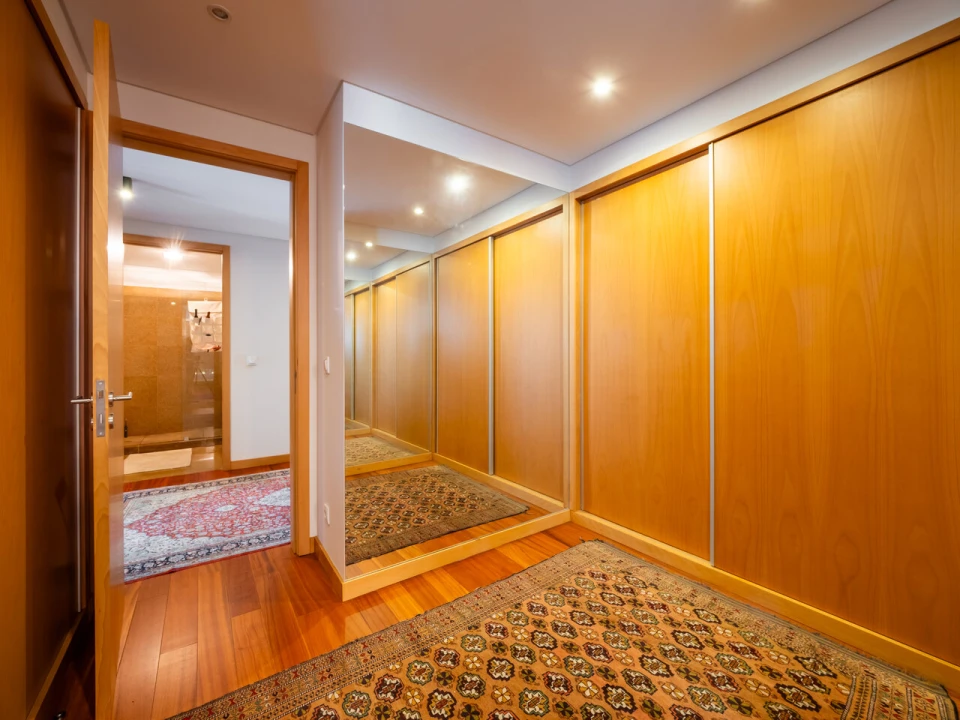 Apartamento T5 para Venda em Paranhos Foto 18