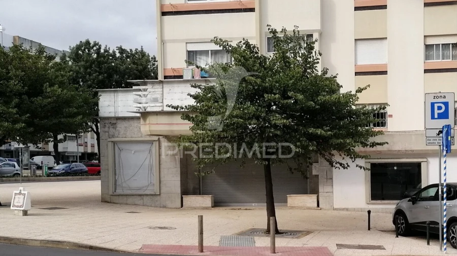 Loja para Venda em Algés, Linda-A-Velha e Cruz Quebrada-Dafundo