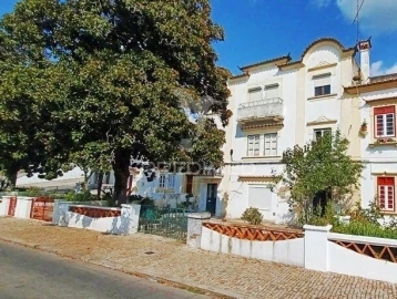 Moradia T8 para Venda em Sé e São Lourenço