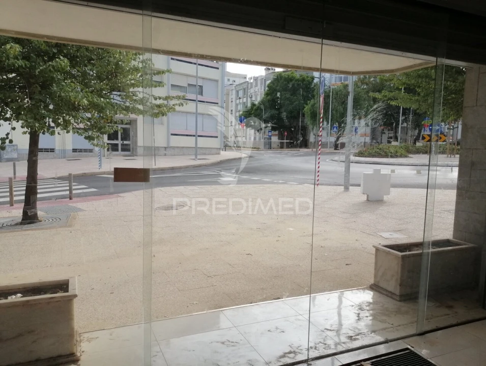 Loja para Arrendamento em Algés, Linda-A-Velha e Cruz Quebrada-Dafundo Foto 2
