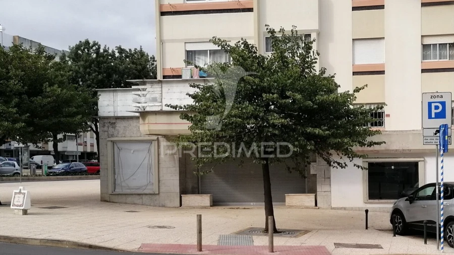 Loja para Arrendamento em Algés, Linda-A-Velha e Cruz Quebrada-Dafundo