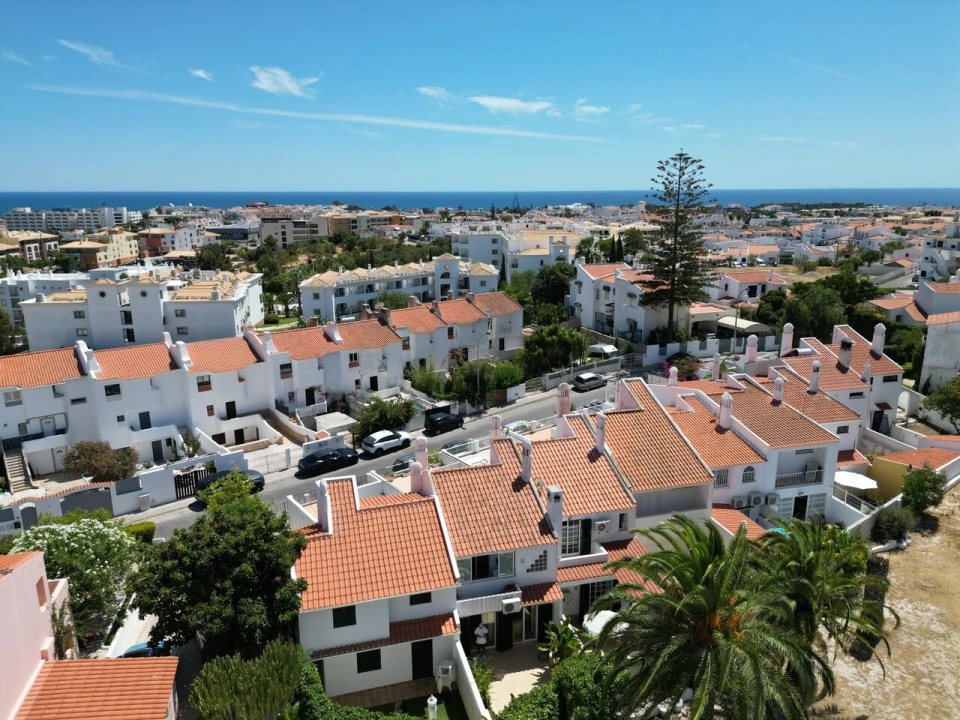 Moradia T2 para Venda em Albufeira e Olhos de Água Foto 3