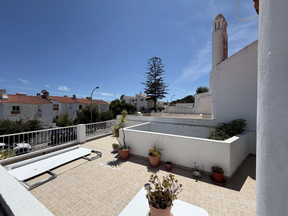 Moradia T2 para Venda em Albufeira e Olhos de Água Foto 1