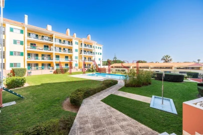 Apartamento T1 para Arrendamento em Santa Maria e São Miguel, São Martinho, São Pedro Penaferrim