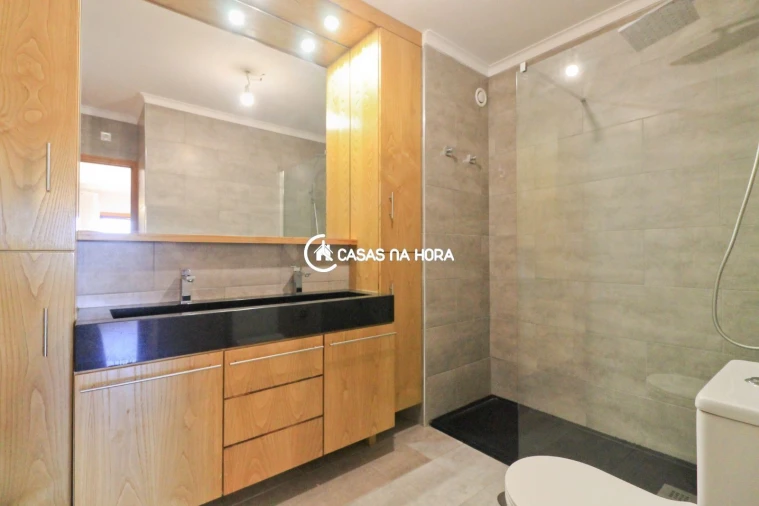 Apartamento T2 para Arrendamento em Santa Marinha e São Pedro da Afurada Foto 3