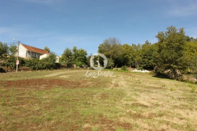 Terreno para Venda em Carvalho e Basto (Santa Tecla)