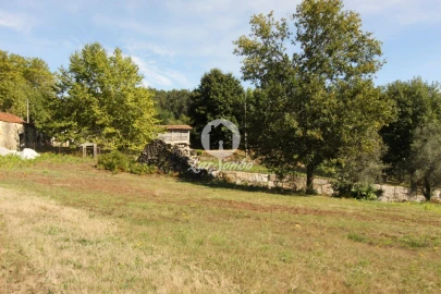 Terreno para Venda em Carvalho e Basto (Santa Tecla)