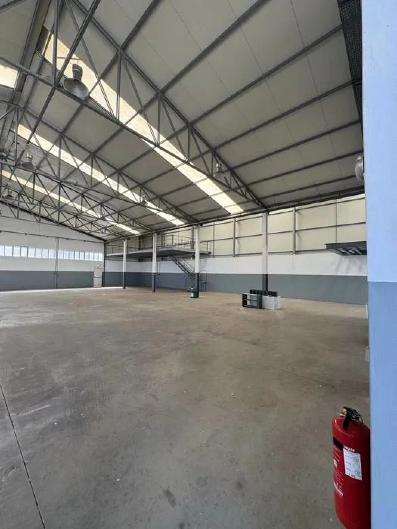 Armazém para Arrendamento em Bougado (São Martinho e Santiago) Foto 3