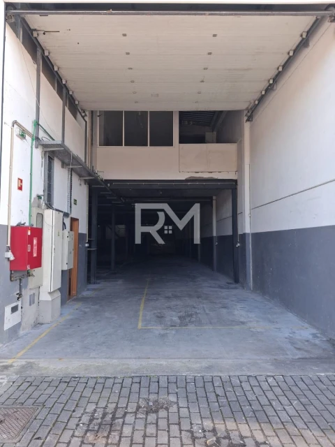 Armazém para Venda em Touguinha e Touguinhó