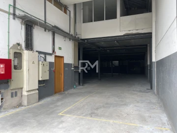 Armazém para Venda em Touguinha e Touguinhó