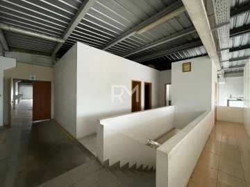 Armazém para Venda em Touguinha e Touguinhó