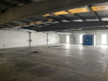 Armazém para Venda em Touguinha e Touguinhó