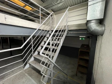Armazém para Venda em Touguinha e Touguinhó