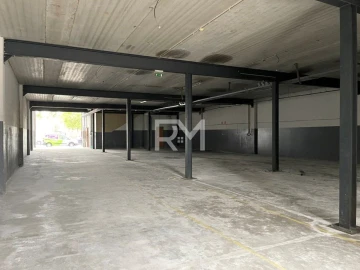 Armazém para Venda em Touguinha e Touguinhó