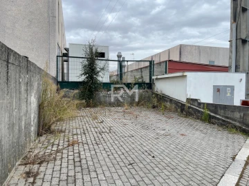 Armazém para Venda em Touguinha e Touguinhó