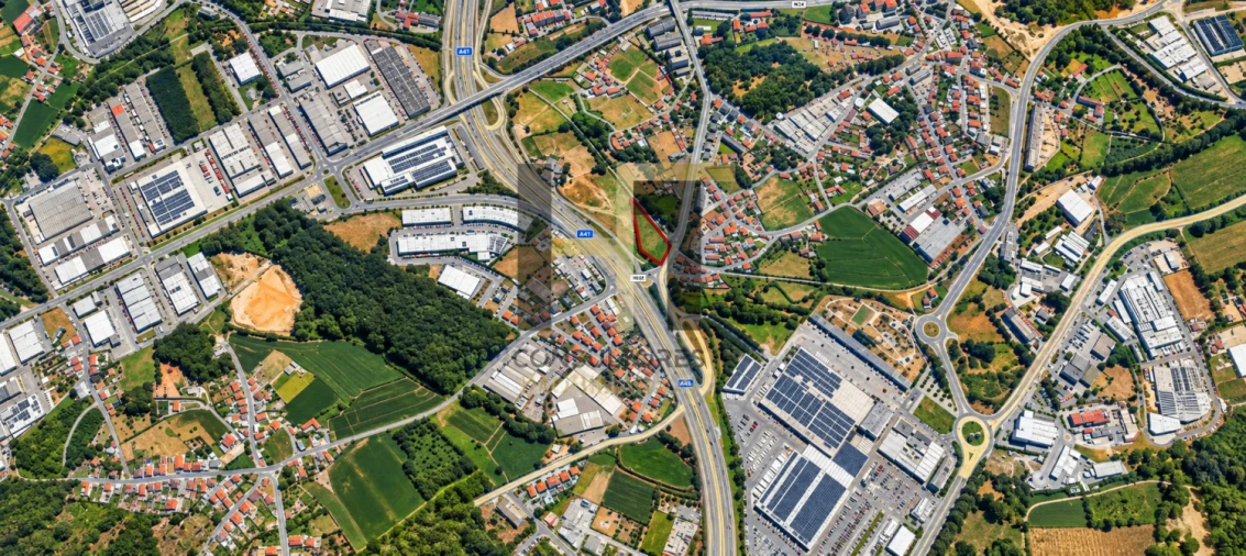 Terreno para Venda em Cidade da Maia Foto 2