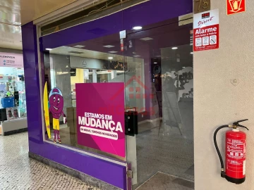 Loja para Arrendamento em Lumiar