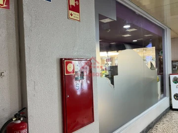 Loja para Arrendamento em Lumiar