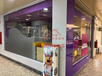 Loja para Arrendamento em Lumiar