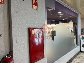 Loja para Arrendamento em Lumiar