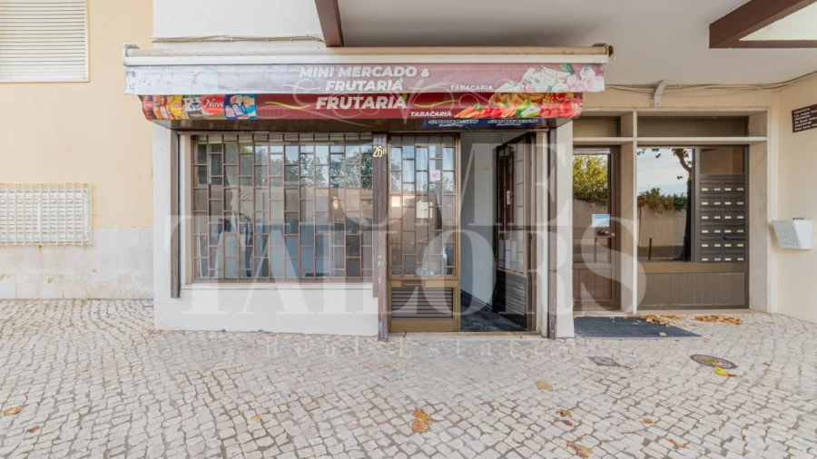 Loja para Arrendamento em Carnide