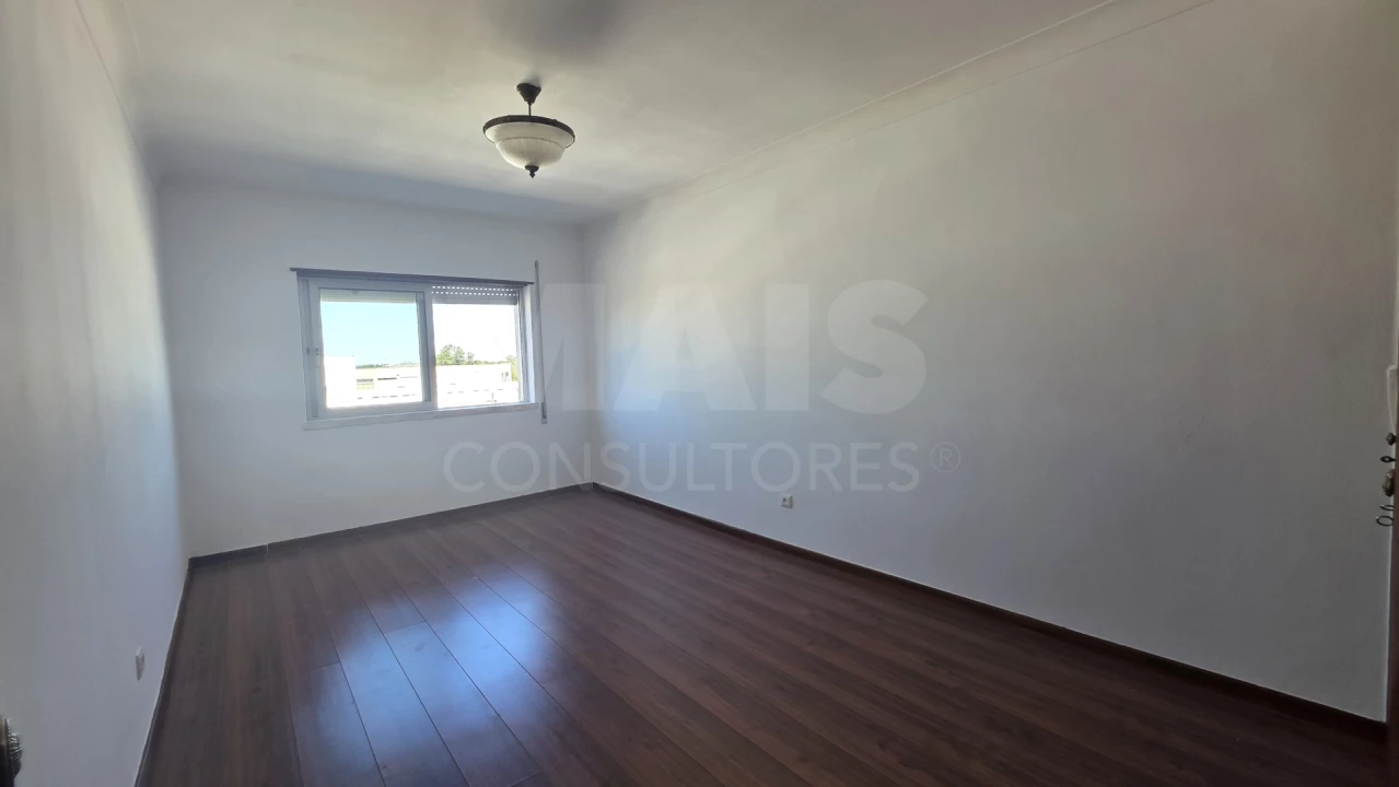 Apartamento T2 para Venda em Benavente Foto 10
