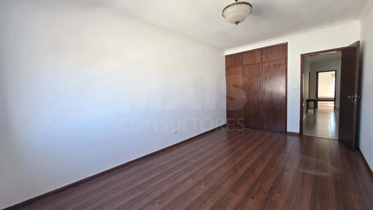 Apartamento T2 para Venda em Benavente Foto 11